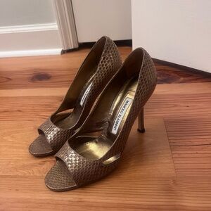Manolo Blahnik Textured Brown Peep-Toe Heels